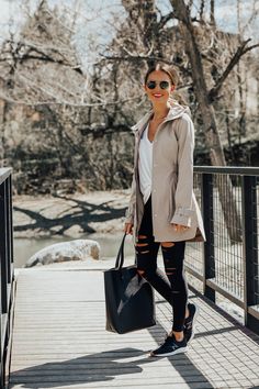 the wear everywhere rain jacket! - Lauren Kay Sims Northface Jacket Outfit, Spring Jacket Outfit, Rain Outfit, Rain Trench Coat, North Face Coat, Rain Jacket Women