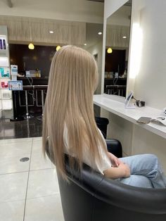 Korean Hair Color Blonde, Hair Color Ideas Korean Style, Korean Blonde Hair, Hair Color Ideas Korean, Hair Color Korean, Layered Hair Ideas, Blonde Hair Korean, Blonde Asian Hair, Long Hair With Layers