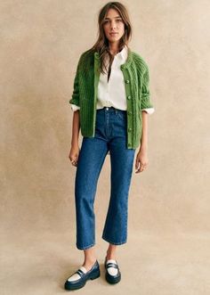 Sezane Emile Cardigan styled with jeans and loafers Cool Girl Style, Rib Knit Cardigan, Green Cardigan, Stylish Work Outfits, Cardigan Outfits, Cardigan Fashion