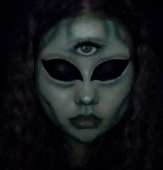 makeup, mua, creative makeup Simple Alien Makeup, Green Alien Makeup, Makeup Sketch, Haunted House Makeup, Alien Halloween Costume, Scary Alien