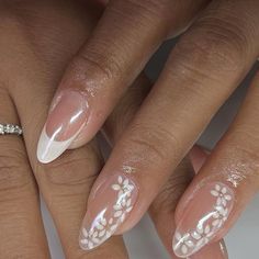 4,985 likes, 8 comments - Mina🦋 (@nailsxmina) on Instagram: "it’s giving bridal 🤍🧚🏼💫 @apresnailofficial medium round @daily_charme white chrom..." White Chrome, Gel Extensions, Bridal Nails, Winter Wonder, Happy Monday, Nails, White, Instagram