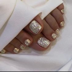 White Glitter Toe Nails, Gold Glitter Toe Nails, Pedicure Ideas 2023, White Glitter Toes, Glitter Toes Pedicure, Toenail Ideas, Trip Nails, Portugal Outfits