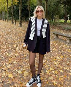 Black Skort Outfit Night, Outfits Italia, Linda Sza, Orange Leaves, Woman Suit Fashion, Miniskirt Outfits, Outfits With Converse, Blazer Outfits