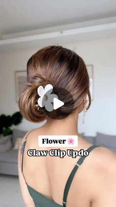 Shalini Samuel on Instagram: "Claw Clip Updo 🌸
.
.
.
.
#clawclip #clawcliphairstyle #bun #updo #bunhair #hair #hairtutorial #hairstyle #clawclips #updostyle" Bun With Claw Clip, Hairstyle With Claw Clip, Claw Clip Updo, Claw Clip Bun, Clip Updo, Hair School, Bun Updo, Claw Clip