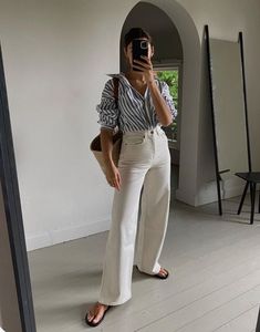 Spring and Summer Style: 12 Ways to Style Wide Leg Pants - Diana Colibri White Wide Leg Jeans, Wide Leg Jeans Outfit, White Jeans Outfit, Effortlessly Chic Outfits, Jeans Outfit, Mode Inspo, Looks Style, Casual Summer Outfits