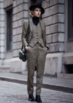 A Man In A Suit, Trousers Outfit, Man In A Suit, Dandy Style, Outfit 2020, Womens Dress Suits, Tweed Suits