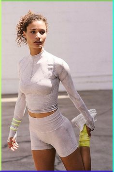 Woman Running Outfit, Shacari Richardson, Active Wear Outfits Women, Athletic Model Poses, Spring Activewear With Thumbholes For Sports, Spring Breathable Activewear For Light Sports, Sporty Spring Activewear, Spring Compressive Breathable Activewear, Spring Compressive Activewear For Running