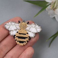 Beaded Bee Pattern, Beading Business, Stitch Beads, Seed Beading, Bead Embroidery Jewelry, The Brick, Embroidery Jewelry, Beading Projects