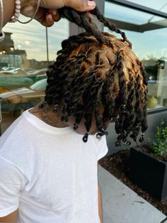 Dreadlocks Dye Ideas, Blonde Roots Dark Ends Locs, Men’s Loc Hairstyles, Dyed Hair Dreads, Men’s Locs Styles, Face Framing Highlights Bob, Dread Dye Ideas