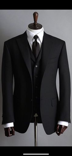 Groom And Groomsmen Suits, Stylish Mens Suits, Mens Dress Outfits, Black Suit Men, Mens Business Casual Outfits, Classy Suits, Classy Outfits Men, Best Dressed Man, Dress Suits For Men