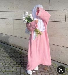 Abaya design for women's day Stylish Burqa Designs, Veiled Style, New Abaya Design, Burqa Design, Pink Abaya, Cute Hijabi Outfits, Burqa Designs, Khimar Abaya, Muslim Long Dress