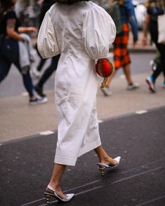 Anisa Sojka, Linen Dress Pattern, Daily Street Style, Fashion Blogging, London Fashion Week Street Style, Fashion Influencer, Balloon Sleeve Dress, Fashion Project, Fiery Red