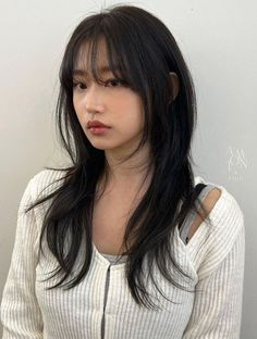 Cotton Bangs Hair, Soft Wolfcut With Bangs, Hush Cut Hair Long With Bangs, Hair Cuts Asian Girl, Korean Wispy Bangs Long Hair, Wolfcut Hair Bangs, Korean Long Layered Haircut With Bangs, Bangs For Asian Hair, Bangs That Cover Forehead