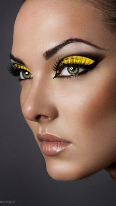 Dramatic Wedding Makeup, Yellow Eye Makeup, Wedding Eyes, Black Eye Makeup, Eyeliner Designs, Wedding Eye Makeup, Dramatic Eye Makeup, Cat Eye Makeup