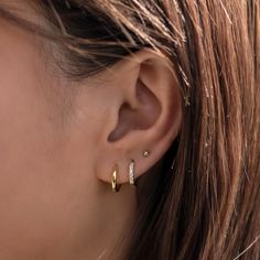 Classic Minimal Gold huggie hoop earrings that hug your ear perfectly. Fits all earlobe sizes and easy to put on/take off. Gold Vermeil Hypoallergenic, lead and nickel free Width 1.3mm Inside Diameter: 6mm, 7mm, 8mm, 9mm Click close mechanism #E530-G9 One Hoop One Stud Earring, Small Huggie Earrings, Double Gold Piercing, Earring Inspo Triples, Simple Ear Stacking Ideas, Minimal Piercings Ear, Earscapes Simple, Both Ear Piercings, 3 Pericing Ideas