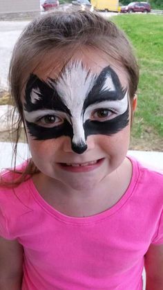 Skunk Skunk Costume, Face Art Painting, Makeup Zombie, Scarecrow Makeup, Skunk Hair, Animal Makeup