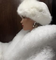 Fur Coat Aesthetic, Winter Princess, Ski Outfit, Snow Outfit, Estilo Preppy, White Fur, Winter Aesthetic, Ski Trip, Fur Fashion