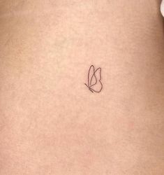 Butterfly 🦋 Simple Sister Tattoos, Tattoo Papillon, Small Butterfly Tattoo, Small Pretty Tattoos, 4 Tattoo, Small Tattoos Simple