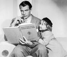 Gary Cooper and Shirley Temple, 1934. Sherly Temple, Gary Grant, Temple Movie, Magic Screen, Holly Wood, Hollywood Vintage, People Reading, Old Hollywood Movies