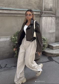 Minimalist Winter Outfit, Autumn Outfit Inspo, Classy Streetwear, Best Winter Outfits, Midi Skirts, Mode Inspiration, Winter Fashion Outfits, Elegant Outfit, Outfits Ideas