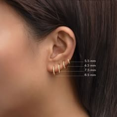 a woman's ear is shown with the measurements for each ear and two different sizes