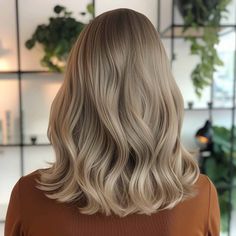 25 Dark Blonde Hair Color Ideas Trending in 2024 Autumn Blonde Hair Color Trends, Dark Blonde Hair Color Ideas, Hair Color Ideas Trending, Brown And Blonde Hair, Medium Fine Hair, Dark Blonde Balayage, Blonde Hair With Dark Roots, Natural Dark Blonde, Dark Blonde Highlights