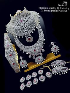 Silver Necklace Designs, Bridal Jewellery Inspiration, Wedding Jewelry Sets Bridal Jewellery, Desi Love, Traditional Jewellery, Bridal Diamond Jewellery, Bridal Jewelry Collection, Jewellery Inspiration