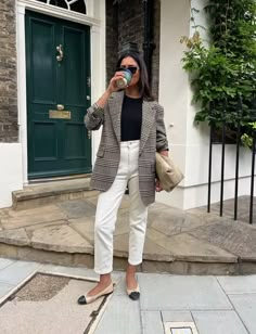 Fashion Outfits 2024 Trends Summer, White Blazer Work Outfit, Smart Casual Winter Outfits Women, Cute Blazer Outfits, Summer Work Outfits Office, Spring Business Casual, Blazer Outfits Casual, Lawyer Fashion