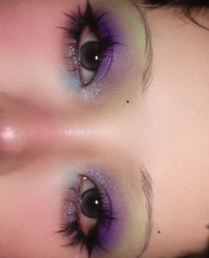 c: aryaflare on ig Two Color Eyeshadow Looks, Green And Purple Makeup Look, Purple Makeup Looks, Cute Eye Makeup, Purple Makeup, Unique Makeup