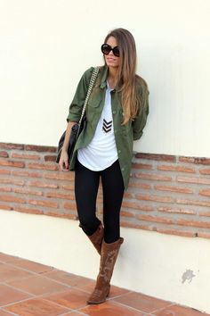 Simple and comfy for Fall Converse Outfits, Brown Cowboy Boots, Winter Leggings, Bohol, Mode Casual, Combat Boot, Autumn Street Style, Winter Mode, 가을 패션