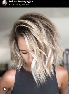 Shoulder Length Blonde Highlights, Brushed Out Curls, Shoulder Length Blonde, Choppy Bob Hairstyles, Hair Color Shades, Blonde Hair Looks, Short Hair Balayage, Bob Haircuts, Hair Envy