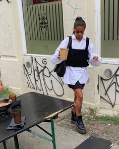 Naomi Anwer 🍋 auf Instagram: „ramen to-go 🍜“ Naomi Anwer, Chinese Street Style Fashion, Aesthetic Lookbook, Matilda Djerf, Berlin Fashion, Archive Fashion, French Girls, Instagram Influencer, Elba