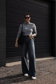 Wide Jeans Outfit, Grey Jeans Outfit, Wide Leg Outfit, Grey Sweater Outfit, Kendi Everyday, Denim Jeans Outfit, Wide Leg Jeans Outfit, Jeans Outfit Winter, Monochromatic Outfit