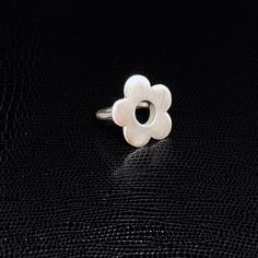 Stunning silver statement daisy shaped ring, perfect for every occasion and glam up any outfit. Simple, elegant and easy to wear! The daisy measures approx. 20mm in diameter. Ring size is made to order. Silver Flower-shaped Rings For Spring, Nickel-free Flower Shaped Ring, Silver Flower Shaped Rings For Spring, Silver Open Flower Ring For Spring, Silversmith Workshop, Better Habits, Outfit Simple, Metalsmithing Jewelry, Ring Making