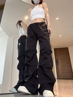 Product Details: Color classification: pink black Clothing style details: folds Women's trousers type: overalls Material composition: cotton 80% other materials 20% Length: trousers Size information: Size: S M L XL Size（cm） Pants length Waist Hips S 99 62 104 M 101 66 108 L 103 70 112 XL 105 74 116 Prevention: 1. Asian sizes are 1 to 2 sizes smaller than European and American. If your size is between the two sizes, please choose the larger size. Due to manual measurement, please allow 2-3cm diff Parachute Cargo Pants, Pink Overalls, Parachute Cargo, 90s Fashion Grunge, Black Overalls, Skirt And Sneakers, Estilo Chic, Baggy Pants, Overalls Women