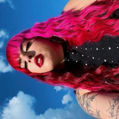 ARCTIC FOX HAIR COLOR @reinaestrellap Blue skies and Flawless Hair! Using: @arcticfoxhaircolor “Wrath” (Red) “Virgin Pink” #afwrath #afvirginpink #pinkhair #redhair #splitdye #pinkaesthetic #redaesthetic #aesthetic #aesthetics #haircolor #hairdye #dyedhair #hair #hairinspo #inspo #quarantinehair #quarantinelooks #arcticfoxhaircolor Arctic Fox Wrath And Virgin Pink, Pink And Red Hair, Colour Hairstyles, Fox Hair Color, Split Dyed Hair, Arctic Fox Hair Color, Fox Hair, Sleek Hair, Red Hair Inspo