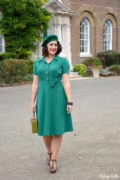 The Perfect 1940s Style Dress from Pretty Retro OOTD 1940s Style Outfits, 1940s Fancy Dress, 40s Style Dresses, Casual Attire For Women, Retro Style Dress, Gaun Fashion