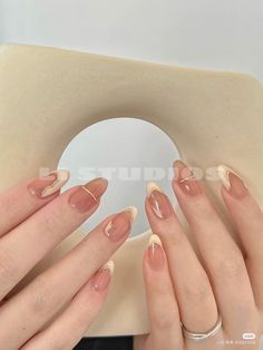 Nail Ideas Asian, Nail Art Pengantin, Simple Douyin Nails, Soft Nails Ideas, Asian Acrylic Nails, Minimal Nail Ideas, Wire Nail Art, Nails Simple Elegant, Trendy Nails Classy