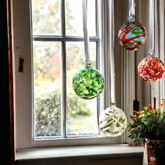 Beautiful handblown decorative three-inch diameter glass ornaments, just in time for the holidays. This assortment has one each, of deep Emerald Speckled, Ruby Speckled, Red & Green Swirls and White Swirl. Cozy Winter Decor, Decorative Spheres, Christmas Ornament Sets, Holiday Colors, Décor Diy, Holiday Home Decor, Decorating Coffee Tables, Green Christmas, Inspirational Wall Art