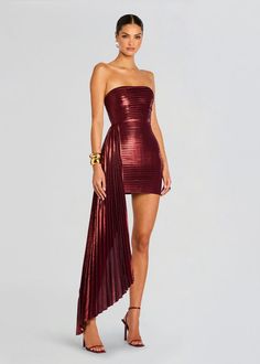 Infuse your style with Retrofête's Marcy Dress, a chic burgundy mini dress that effortlessly marries comfort with a contemporary, fashionable look. Sophisticated Cocktail Dress, Cocktail Dress Code, Cocktail Dress Elegant, Bridal Reception Dress, Burgundy Mini Dress, Bride Bachelorette, Bachelorette Party Bride, Cocktail Party Dresses, Party Inspo