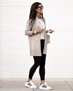 Leggings Outfit Fall, Look Legging, Mode Tips, Black Leggings Outfit, How To Wear Leggings, Legging Outfits