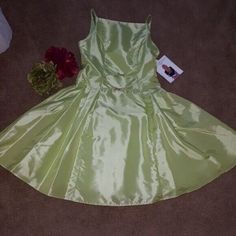 Jessica Mcclintock Lime Green Occasion Girls Dress Nwt Wedding Fancy Girls 10 A2 Elegant Green Pageant Dress For Dress-up, Elegant Green Princess Dress For Prom, Fitted Sleeveless Princess First Communion Dress, Fitted Princess Sleeveless First Communion Dress, Elegant Fitted Green Princess Dress, Fitted Princess Dress For Summer Wedding, Fitted Sleeveless Satin Princess Dress, Fitted Satin Princess Dress Sleeveless, Summer Wedding Fitted Princess Dress