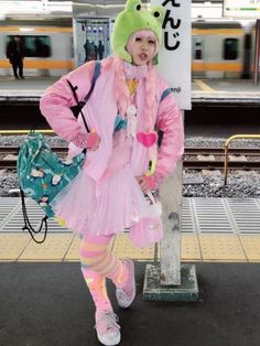 Decora Fashion Outfits, Decora Harajuku, Harajuku Decora, Outfits Pastel, Noel Fielding, Lifestyle Images, Harajuku Fashion Street, Harajuku Girls, Pastel Fashion