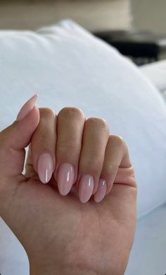 Short Length Almond Nails, Nails Inspo Oval Shape, Nail Oval Ideas, Simple Natural Acrylics, Acrylic Nails Cool Designs, Sold Color Almond Nails, Pink Nails On Natural Nails, Neutral Pink Nails Acrylic, Almond Nails School