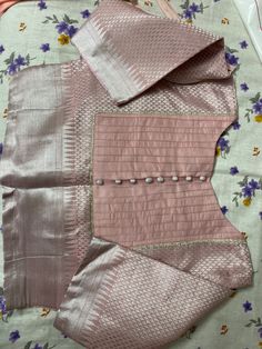 Simple Blouse Patterns Latest, Basic Blouse Designs, Saree Belt, Blouse Simple, Neck Patterns, Blouse Necklines