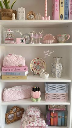 Bookshelf Trinkets, Coquette Shelf, Pink Trinkets, Coquette Bookshelf, Bedroom Trinkets, Girly Bedroom Ideas For Women, Random Trinkets, Coquette Bedroom, Woodworking Storage