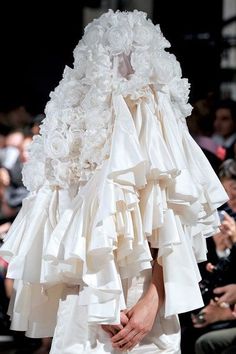 Stage Reference, Model Off Duty Style, Detail Couture, Frills And Ruffles, 3d Fashion, Fashion Project, White Fashion, Frankenstein, Fashion Details