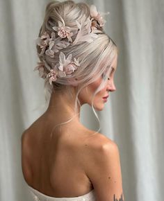 Turn heads on your wedding day with these glamorous wedding hairstyles. Perfect for brides who want an unforgettable, stunning look. #GlamorousWeddingHair #WeddingHairstyles #ElegantWeddingHair Wedding Hair High Bun, Glamorous Wedding Hairstyles, Lob Bob Hairstyles, Romantic Updos, Glamorous Wedding Hair, Half Up Curls, Flower Wedding Hair, Fall Wedding Hairstyles