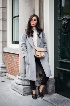 Light Grey Coat Outfit, Long Grey Coat Outfit, Grey Coat Outfit Winter, Grey Coats For Women, Grey Coat Outfit, Coat Outfit Casual, Long Coat Outfit, Long Grey Coat