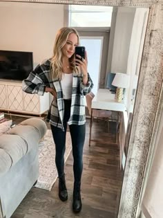 25 ways to style faux leather leggings! #fauxleatherleggings #spanxleggings #spanxleggingsoutfit #fauxleggingsoutfit Faux Leather Leggings Outfit Dressy, Leather Leggings Outfit Dressy, Leather Leggings Outfit Casual, Leggings Outfit Dressy, How To Style Faux Leather Leggings, Style Leather Leggings, Sue Barker